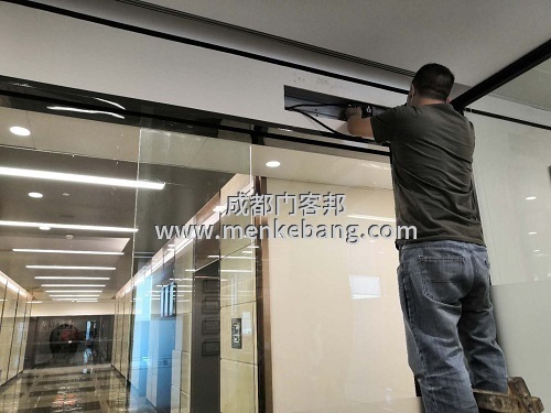 門客邦成都感應自動門維修,上門維修電動門/感應門的電話