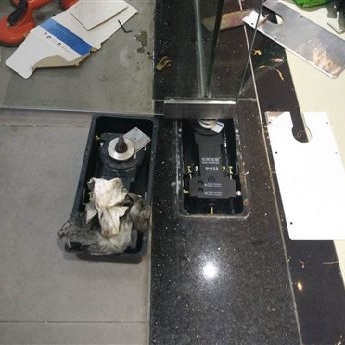 地彈簧玻璃門(mén)維修更換