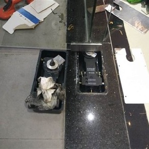 地彈簧玻璃門(mén)維修更換